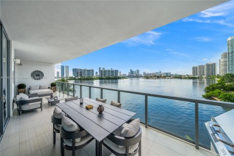 Copropriété à louer à Aventura, Floride: 3 chambres, 237.74 m2 № 1367002 - photo 4