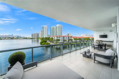 Copropriété à louer à Aventura, Floride: 3 chambres, 237.74 m2 № 1367002 - photo 6