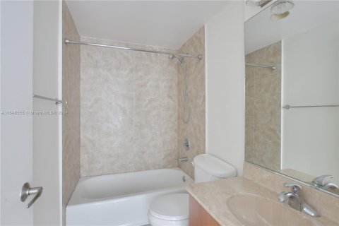 Condominio en alquiler en North Bay Village, Florida, 2 dormitorios, 104.98 m2 № 1331032 - foto 12