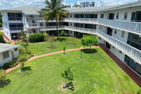 Copropriété à vendre à Pompano Beach, Floride: 2 chambres, 92.9 m2 № 1329204 - photo 1