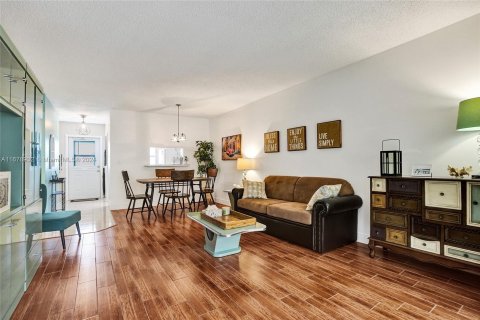 Copropriété à vendre à Lauderdale Lakes, Floride: 2 chambres, 87.7 m2 № 1406377 - photo 4