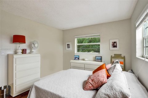 Condo in Lauderdale Lakes, Florida, 2 bedrooms  № 1406377 - photo 28