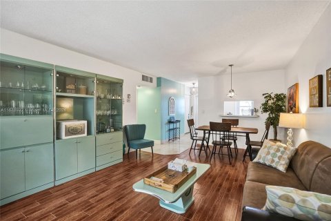 Copropriété à vendre à Lauderdale Lakes, Floride: 2 chambres, 87.7 m2 № 1406377 - photo 15