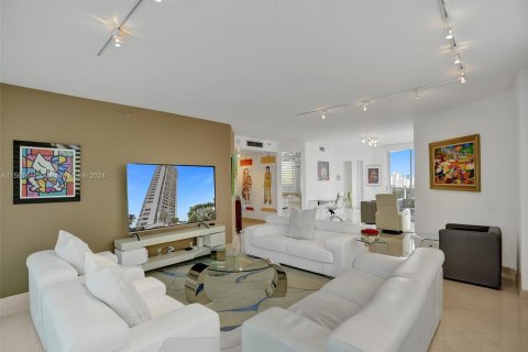 Condo in Aventura, Florida, 2 bedrooms  № 1100950 - photo 7