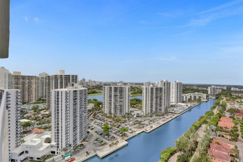 Condo in Aventura, Florida, 2 bedrooms  № 1100950 - photo 28