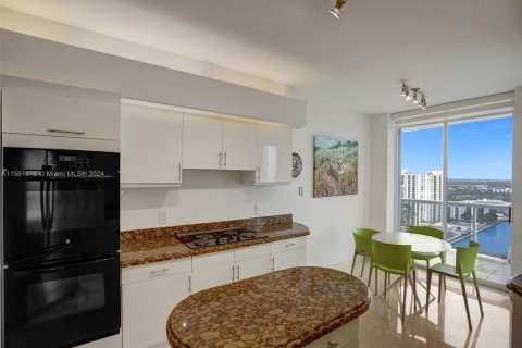 Condo in Aventura, Florida, 2 bedrooms  № 1100950 - photo 24