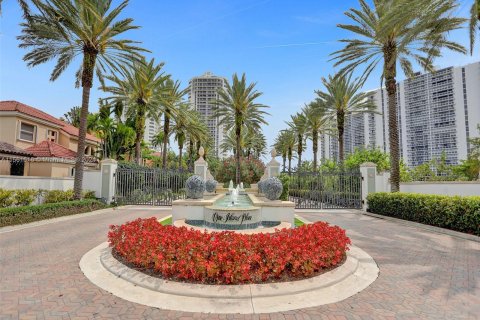 Condo in Aventura, Florida, 2 bedrooms  № 1100950 - photo 2