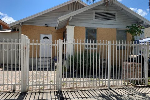 House in Miami, Florida 3 bedrooms, 153.2 sq.m. № 722419 - photo 3