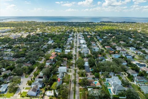 House in Tampa, Florida 4 bedrooms, 168.15 sq.m. № 1419372 - photo 17