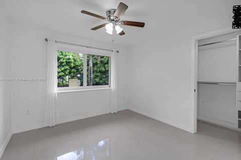 Terreno en venta en Miami, Florida № 1364801 - foto 12