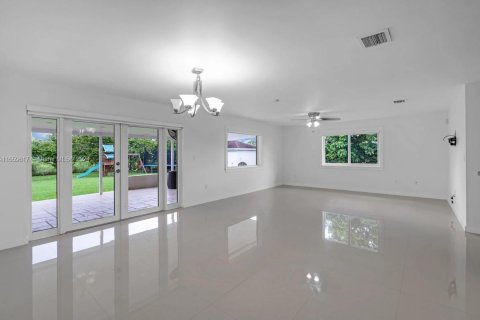 Terreno en venta en Miami, Florida № 1364801 - foto 23