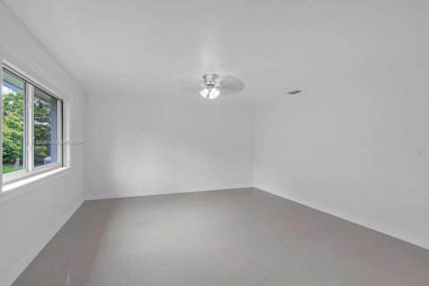 Terreno en venta en Miami, Florida № 1364801 - foto 17