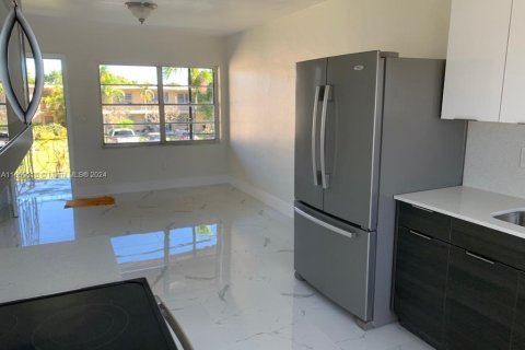 Copropriété à vendre à Hialeah, Floride: 2 chambres № 1364799 - photo 6