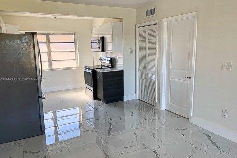 Copropriété à vendre à Hialeah, Floride: 2 chambres № 1364799 - photo 3