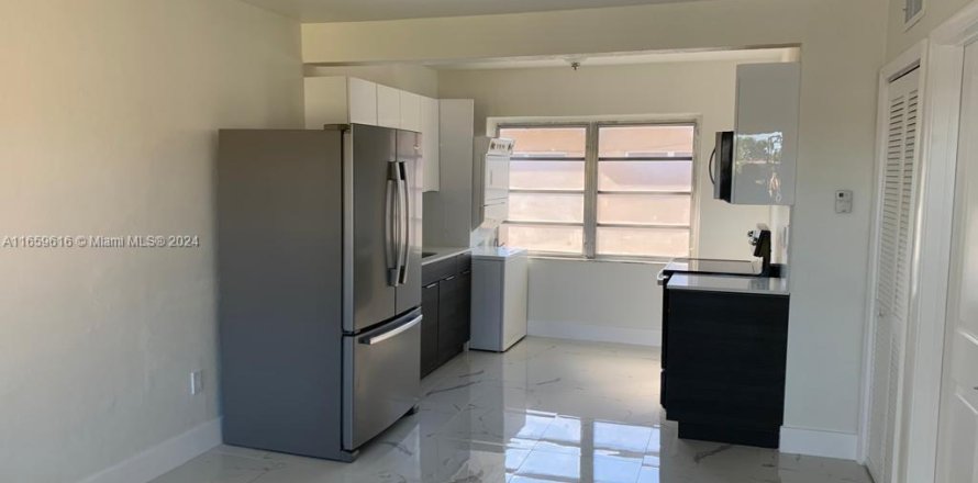 Condominio en Hialeah, Florida, 2 dormitorios  № 1364799