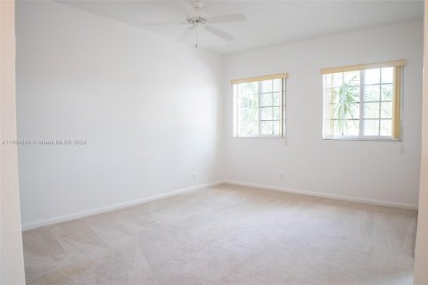 Townhouse in Oakland Park, Florida 3 bedrooms, 140.65 sq.m. № 1364795 - photo 11