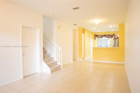 Townhouse in Oakland Park, Florida 3 bedrooms, 140.65 sq.m. № 1364795 - photo 1