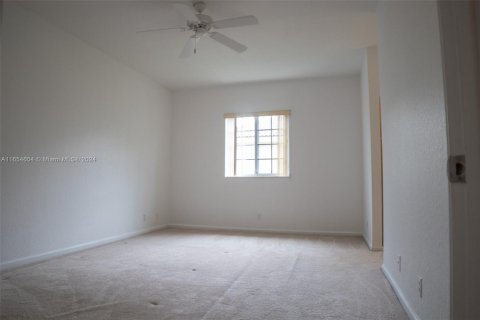 Townhouse in Oakland Park, Florida 3 bedrooms, 140.65 sq.m. № 1364795 - photo 14