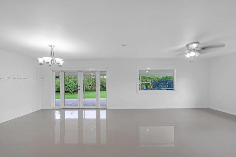 Casa en venta en Miami, Florida, 4 dormitorios № 1364800 - foto 14