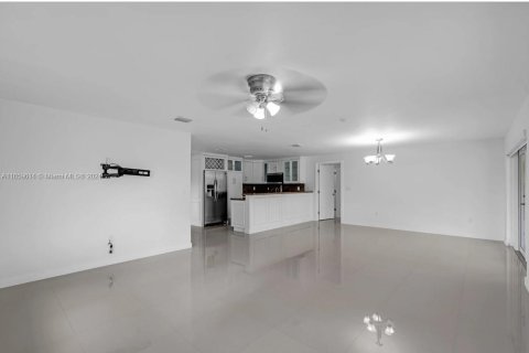 Casa en venta en Miami, Florida, 4 dormitorios № 1364800 - foto 18