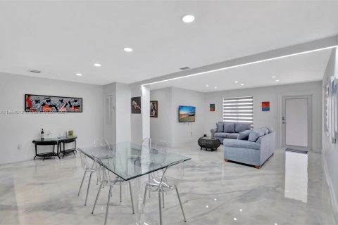 Propiedad comercial en venta en Miami, Florida, 195.56 m2 № 1364797 - foto 8