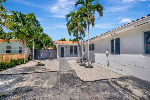 Propiedad comercial en venta en Miami, Florida, 195.56 m2 № 1364797 - foto 4