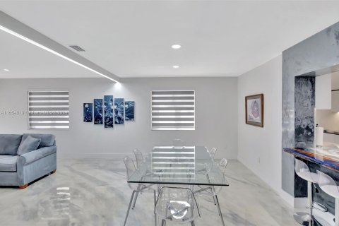 Propiedad comercial en venta en Miami, Florida, 195.56 m2 № 1364797 - foto 7