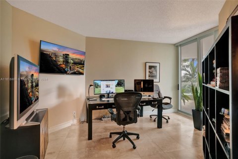 Condo in Aventura, Florida, 3 bedrooms  № 1242220 - photo 19