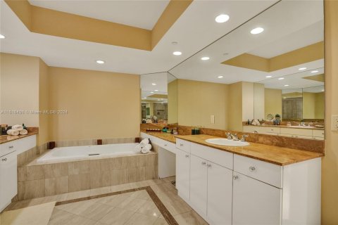 Copropriété à vendre à Aventura, Floride: 3 chambres, 244.33 m2 № 1242220 - photo 25