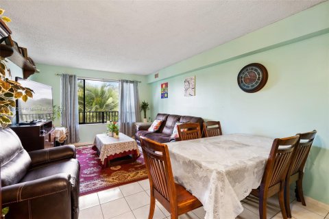 Copropriété à vendre à Coral Springs, Floride: 2 chambres, 78.04 m2 № 1120400 - photo 11