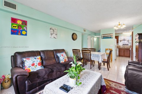Copropriété à vendre à Coral Springs, Floride: 2 chambres, 78.04 m2 № 1120400 - photo 13