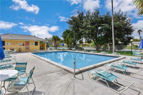 Copropriété à vendre à Coral Springs, Floride: 2 chambres, 78.04 m2 № 1120400 - photo 2