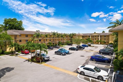 Condominio en venta en Coral Springs, Florida, 2 dormitorios, 78.04 m2 № 1120400 - foto 1