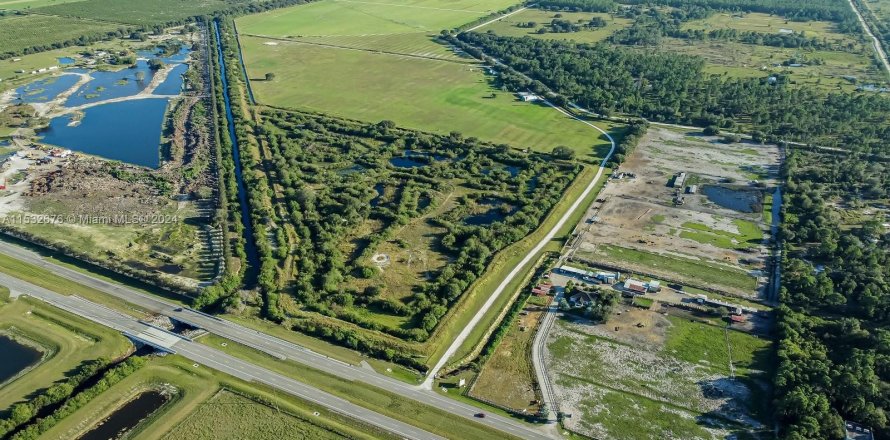 Commercial property in Clewiston, Florida № 1007220