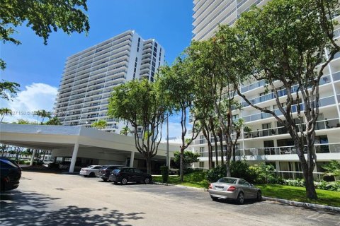 Copropriété à vendre à Aventura, Floride: 3 chambres, 136.1 m2 № 1281207 - photo 1