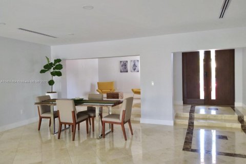 Villa ou maison à louer à North Miami, Floride: 4 chambres, 321.26 m2 № 566567 - photo 24