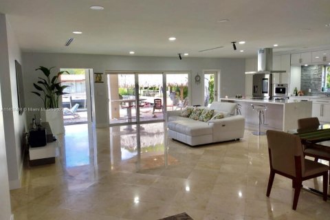 Villa ou maison à louer à North Miami, Floride: 4 chambres, 321.26 m2 № 566567 - photo 19