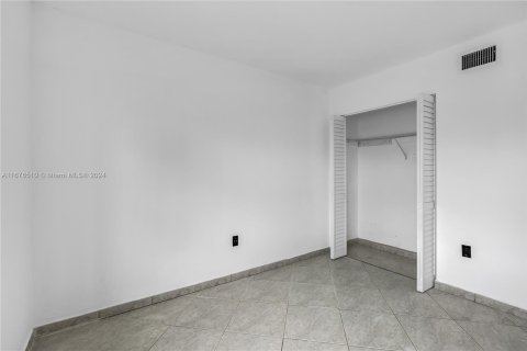 Condo in Miami, Florida, 2 bedrooms  № 1401293 - photo 10