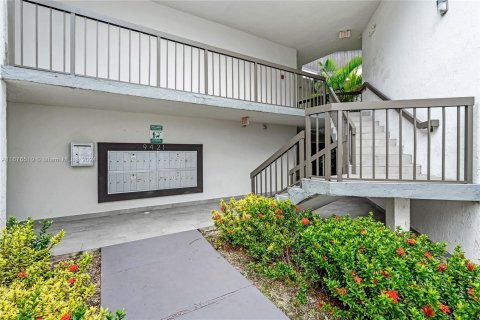 Condo in Miami, Florida, 2 bedrooms  № 1401293 - photo 2