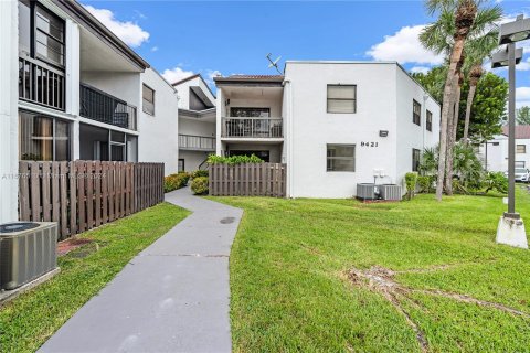 Condo in Miami, Florida, 2 bedrooms  № 1401293 - photo 1