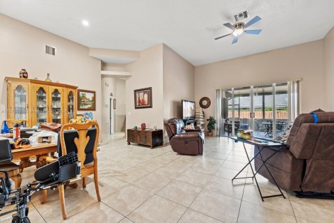 Villa ou maison à vendre à Pembroke Pines, Floride: 4 chambres, 212.28 m2 № 1401295 - photo 7