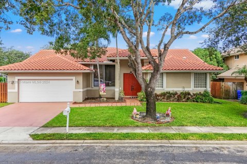 Villa ou maison à vendre à Pembroke Pines, Floride: 4 chambres, 212.28 m2 № 1401295 - photo 2