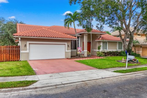 Villa ou maison à vendre à Pembroke Pines, Floride: 4 chambres, 212.28 m2 № 1401295 - photo 1