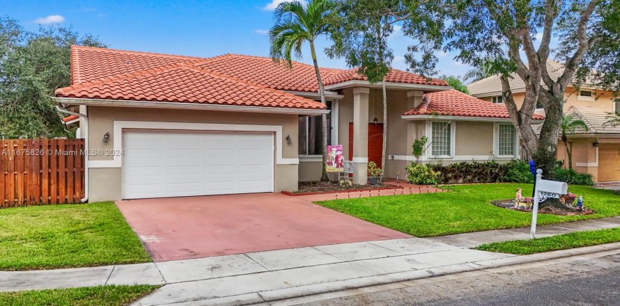 Villa ou maison à Pembroke Pines, Floride 4 chambres, 212.28 m2 № 1401295