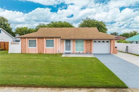 Villa ou maison à vendre à Kissimmee, Floride: 3 chambres, 122.63 m2 № 1326998 - photo 2