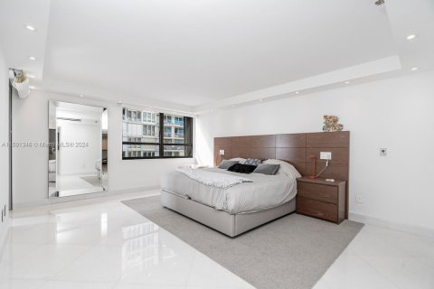 Condominio en venta en Bal Harbour, Florida, 3 dormitorios, 187.48 m2 № 1184092 - foto 21