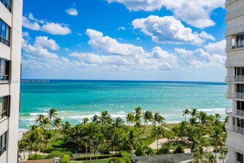 Condominio en venta en Bal Harbour, Florida, 3 dormitorios, 187.48 m2 № 1184092 - foto 1