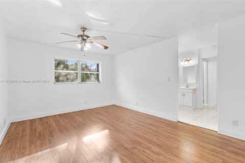 Condo in Coral Springs, Florida, 2 bedrooms  № 1406017 - photo 22