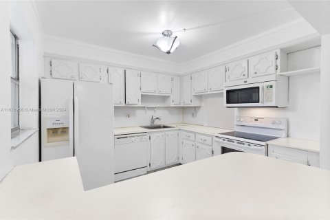 Condo in Coral Springs, Florida, 2 bedrooms  № 1406017 - photo 6