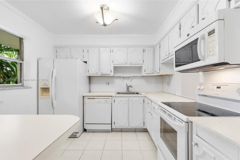 Condo in Coral Springs, Florida, 2 bedrooms  № 1406017 - photo 5